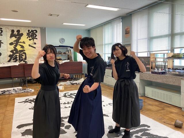 学校祭書道パフォーマンス練習、気合い入ってます！